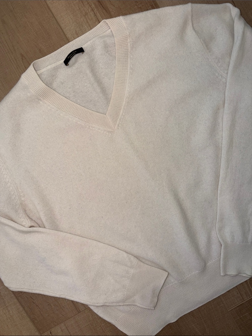 Massimo Dutti Women’s 95% Wool/5% Cashmere V-Neck Sweater in Cream-MED